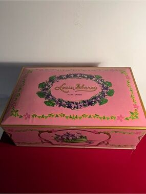 Louis Sherry Pink Floral TIN Box 🎀🎀🎀